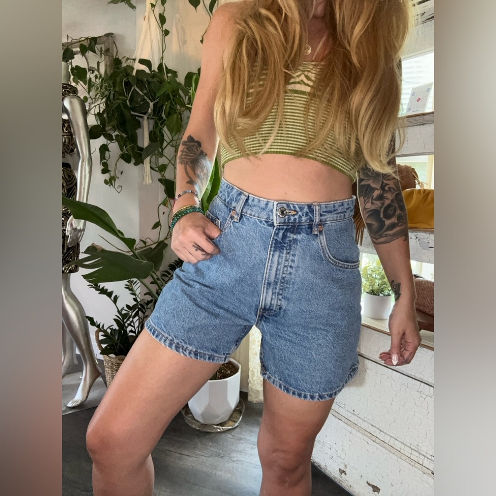 The perfect summer short, high waisted, medium blue jeans, Zara US size 4.
